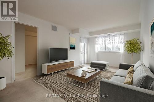 211 - 16 Westbury Road, Wasaga Beach, ON - Indoor Photo Showing Living Room