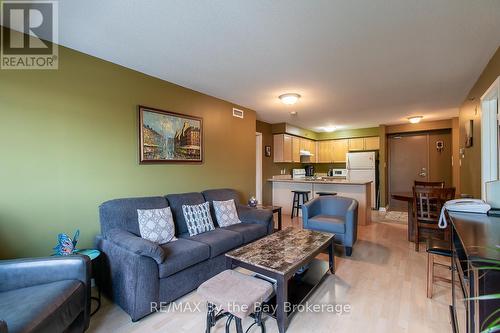 211 - 16 Westbury Road, Wasaga Beach, ON - Indoor Photo Showing Living Room