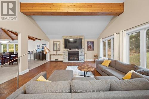 2894 Barlow Crescent, Ottawa, ON - Indoor Photo Showing Living Room With Fireplace