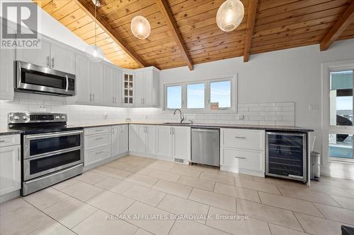 2894 Barlow Crescent, Ottawa, ON - Indoor Photo Showing Kitchen With Upgraded Kitchen