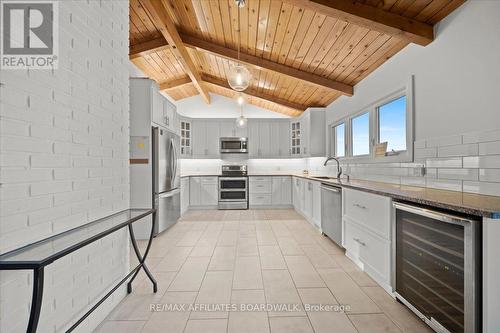 2894 Barlow Crescent, Ottawa, ON - Indoor Photo Showing Kitchen