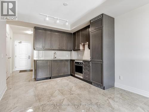 501 - 9085 Jane Street, Vaughan, ON - Indoor Photo Showing Kitchen