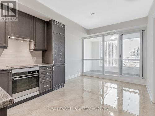 501 - 9085 Jane Street, Vaughan, ON - Indoor Photo Showing Kitchen