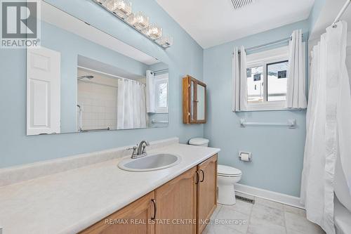 5 Harwood Drive, Barrie, ON - Indoor Photo Showing Bathroom