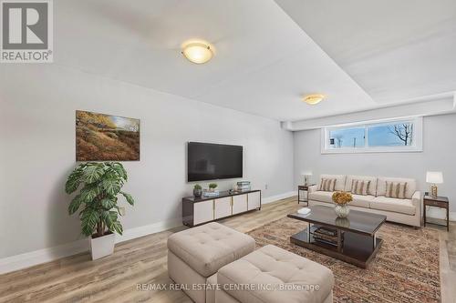 5 Harwood Drive, Barrie, ON - Indoor Photo Showing Living Room