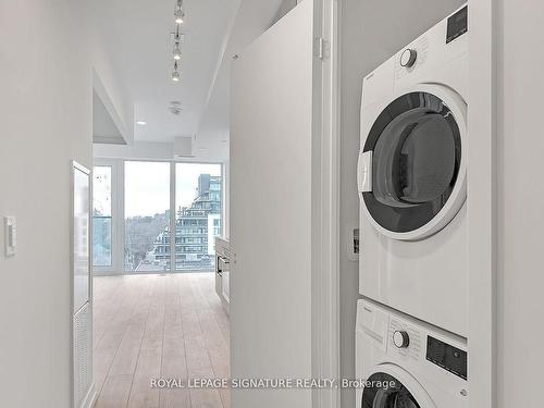 515-2020 Bathurst St, Toronto, ON - Indoor Photo Showing Laundry Room