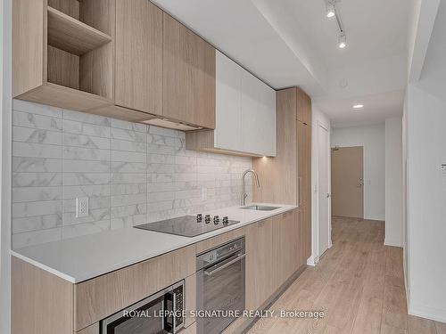 515-2020 Bathurst St, Toronto, ON - Indoor Photo Showing Kitchen