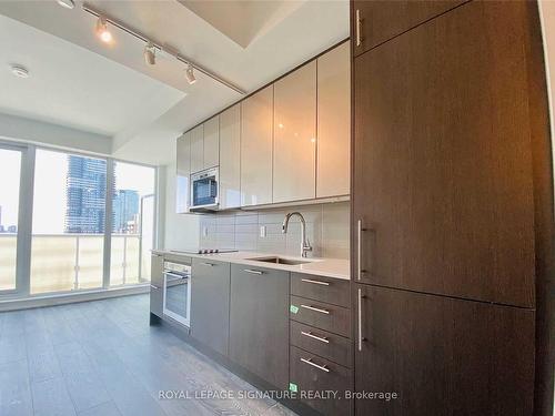 2203-403 Church St, Toronto, ON - Indoor Photo Showing Kitchen