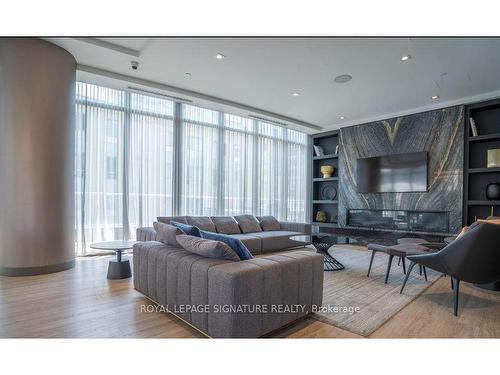 2203-403 Church St, Toronto, ON - Indoor Photo Showing Living Room