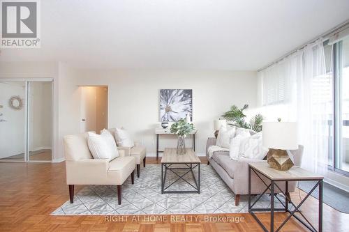 614 - 55 William Street E, Oshawa (O'Neill), ON - Indoor Photo Showing Living Room