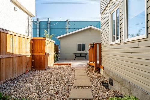 1118 Somerville Ave, Winnipeg, MB 