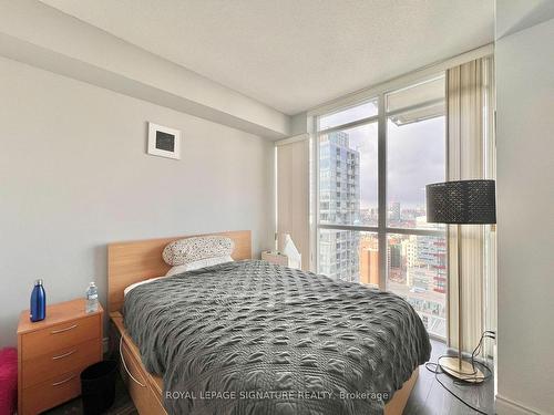 2705-126 Simcoe St, Toronto, ON - Indoor Photo Showing Bedroom