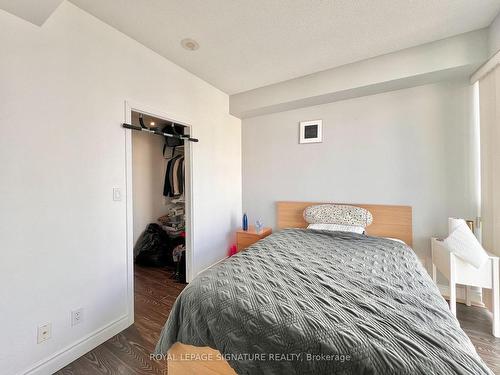 2705-126 Simcoe St, Toronto, ON - Indoor Photo Showing Bedroom