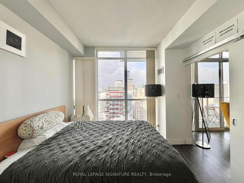 2705-126 Simcoe St, Toronto, ON - Indoor Photo Showing Bedroom