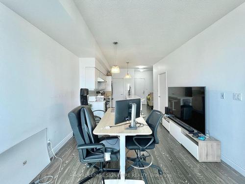 2705-126 Simcoe St, Toronto, ON - Indoor Photo Showing Office