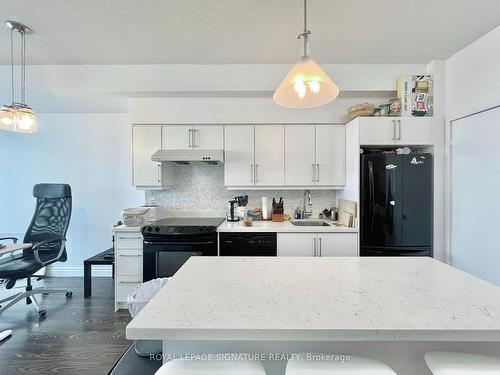 2705-126 Simcoe St, Toronto, ON - Indoor Photo Showing Kitchen