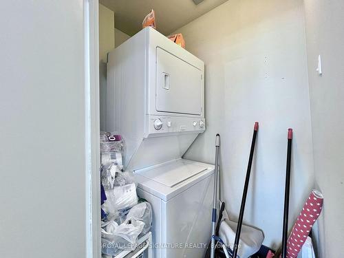 2705-126 Simcoe St, Toronto, ON - Indoor Photo Showing Laundry Room