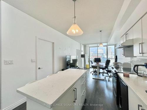 2705-126 Simcoe St, Toronto, ON - Indoor Photo Showing Kitchen