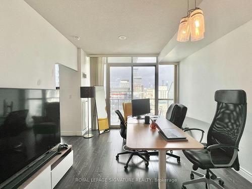 2705-126 Simcoe St, Toronto, ON - Indoor Photo Showing Office