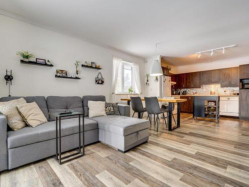 Vue d'ensemble - 232 Rue Desjardins, Sainte-Agathe-Des-Monts, QC - Indoor Photo Showing Living Room