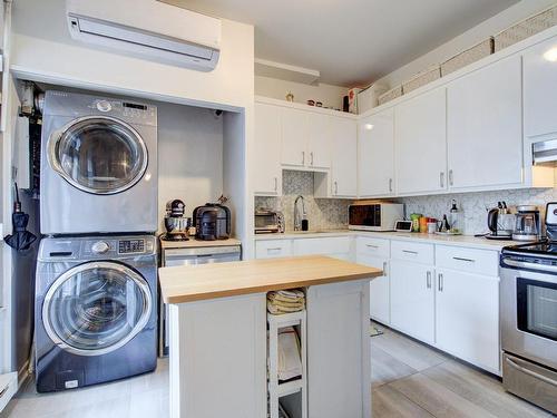 Cuisine - 4625 Rue Fabre, Montréal (Le Plateau-Mont-Royal), QC - Indoor Photo Showing Laundry Room