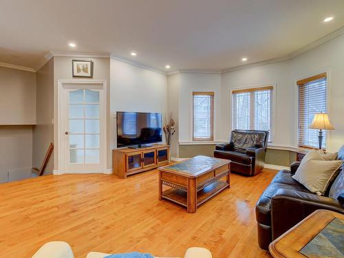 Living room - 89 Rue Mailloux, Marieville, QC - Indoor Photo Showing Living Room