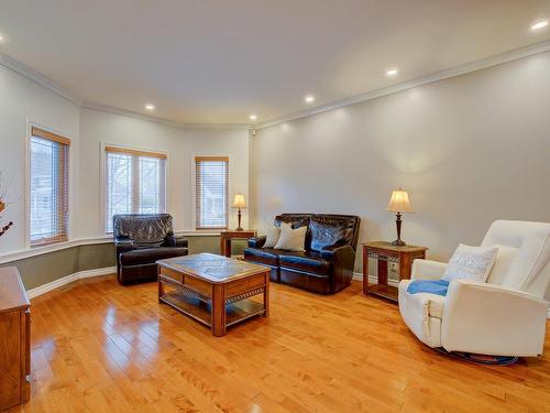 Living room - 89 Rue Mailloux, Marieville, QC - Indoor Photo Showing Living Room