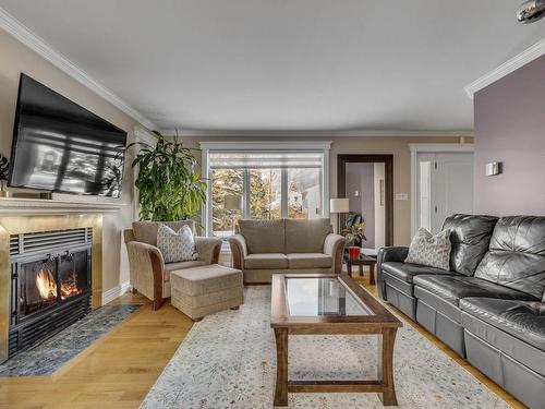 Living room - 4 Ch. Du Boisé, Lac-Beauport, QC - Indoor Photo Showing Living Room With Fireplace