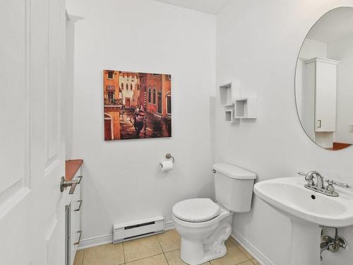 Powder room - 245 Rue Ludger-Duvernay, Varennes, QC - Indoor Photo Showing Bathroom