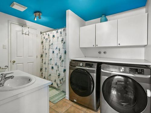 Bathroom - 245 Rue Ludger-Duvernay, Varennes, QC - Indoor Photo Showing Laundry Room