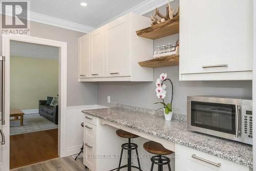 386 Broadway Avenue, Milton, ON - Indoor Photo Showing Kitchen