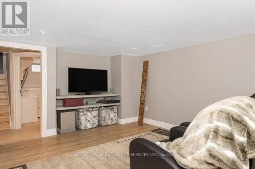 386 Broadway Avenue, Milton, ON - Indoor Photo Showing Living Room