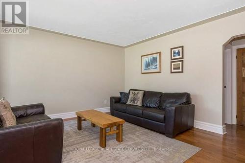 386 Broadway Avenue, Milton, ON - Indoor Photo Showing Living Room