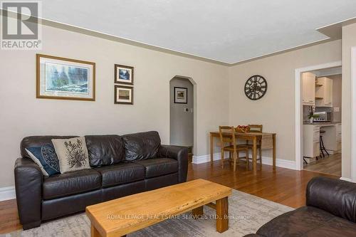 386 Broadway Avenue, Milton, ON - Indoor Photo Showing Living Room