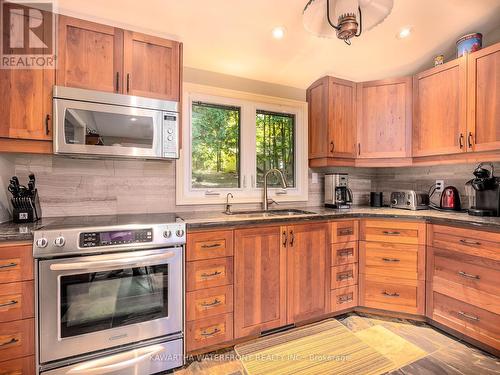 127 Sugarbush Crescent, Galway-Cavendish And Harvey, ON - Indoor Photo Showing Kitchen