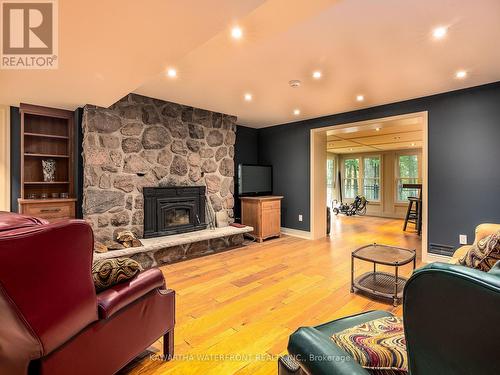 127 Sugarbush Crescent, Galway-Cavendish And Harvey, ON - Indoor Photo Showing Living Room With Fireplace