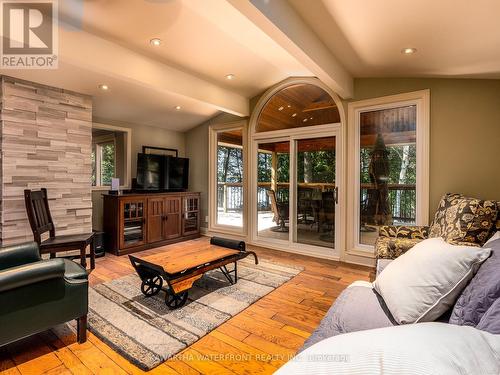 127 Sugarbush Crescent, Galway-Cavendish And Harvey, ON - Indoor Photo Showing Living Room