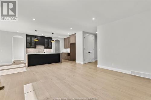 257 Charles, Essex, ON - Indoor Photo Showing Kitchen