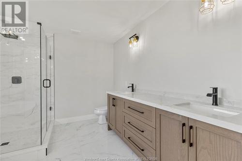 257 Charles, Essex, ON - Indoor Photo Showing Bathroom