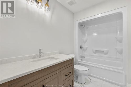 257 Charles, Essex, ON - Indoor Photo Showing Bathroom