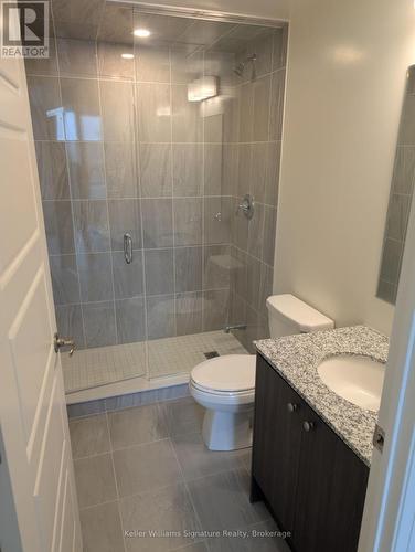 215 - 1415 Dundas Street E, Oakville, ON - Indoor Photo Showing Bathroom