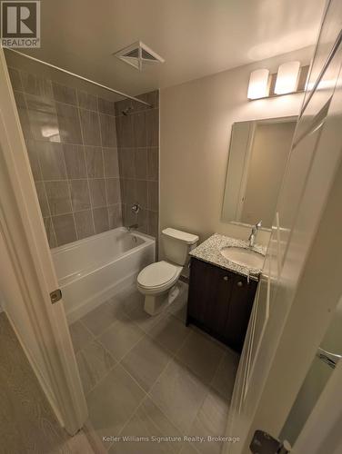 215 - 1415 Dundas Street E, Oakville, ON - Indoor Photo Showing Bathroom