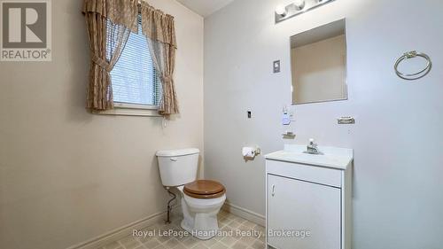 48 Lee Crescent, Goderich (Goderich Town), ON - Indoor Photo Showing Bathroom