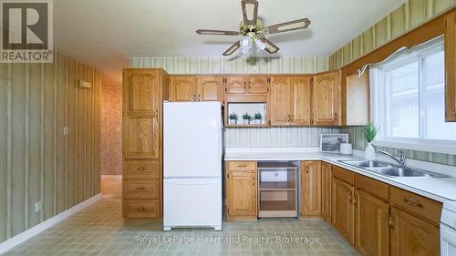 48 Lee Crescent, Goderich (Goderich Town), ON - Indoor Photo Showing Kitchen With Double Sink