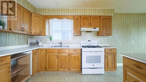 48 Lee Crescent, Goderich (Goderich Town), ON - Indoor Photo Showing Kitchen With Double Sink