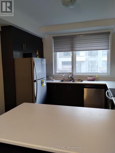 784 Heathrow Path, Oshawa, ON - Indoor Photo Showing Kitchen With Double Sink