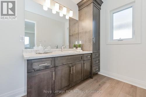 518 Newfoundland Street, Wellington North (Mount Forest), ON - Indoor Photo Showing Bathroom