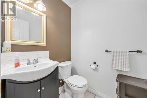 158 Finch Drive, Sarnia, ON - Indoor Photo Showing Bathroom