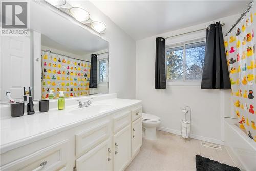 158 Finch Drive, Sarnia, ON - Indoor Photo Showing Bathroom