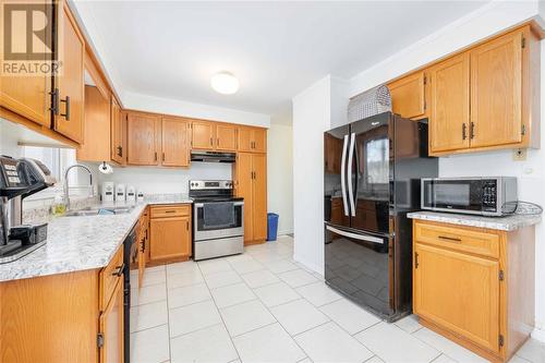 158 Finch Drive, Sarnia, ON - Indoor Photo Showing Kitchen With Double Sink